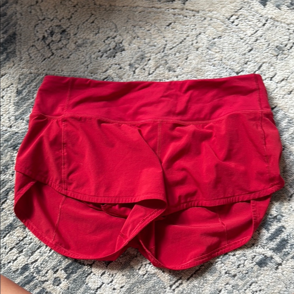 Red Speed Up 2.5” Lululemon shorts!